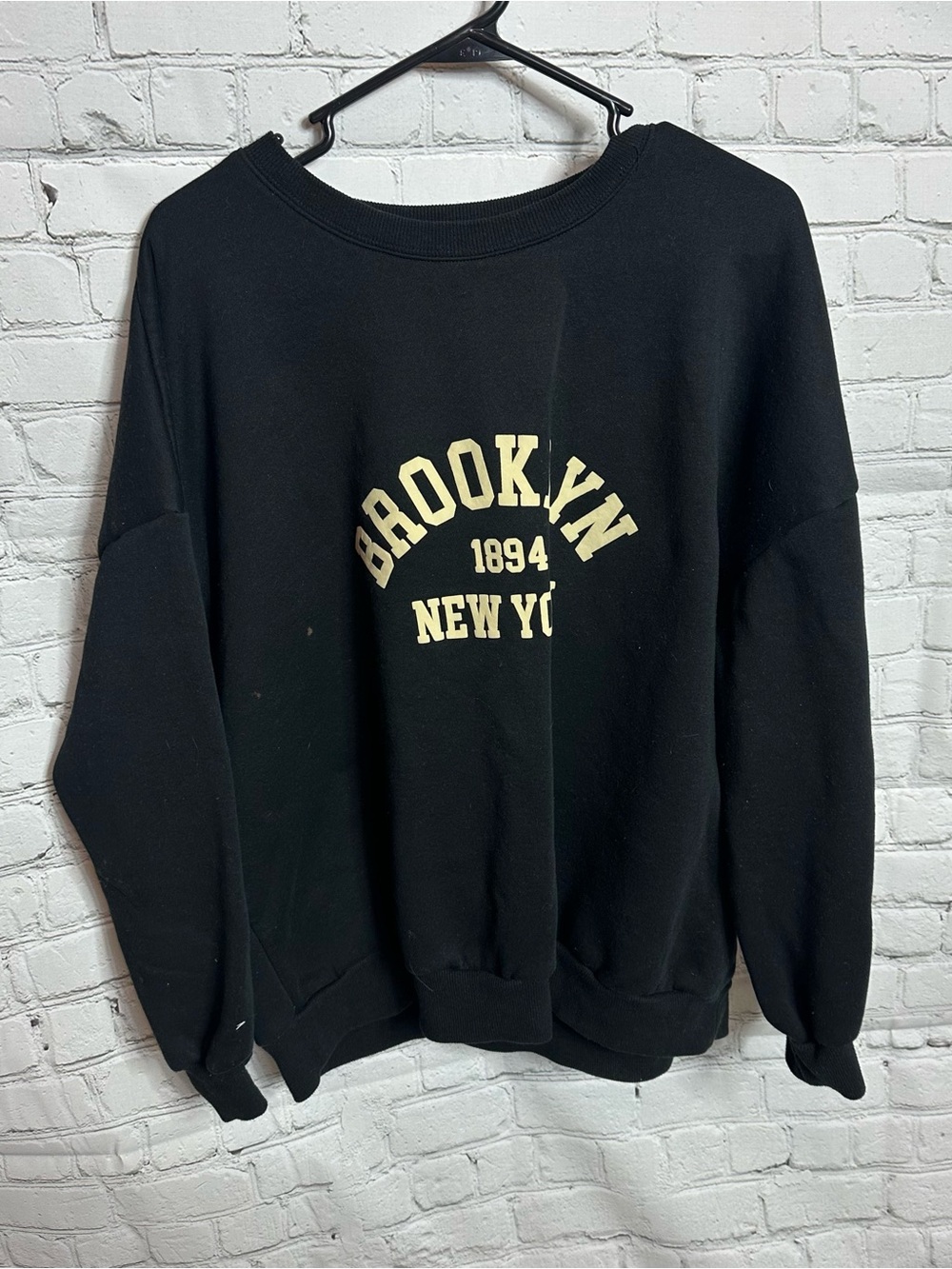 Brooklyn 1894 New York Black Crewneck Sweatshirt - Classic Collegiate Style